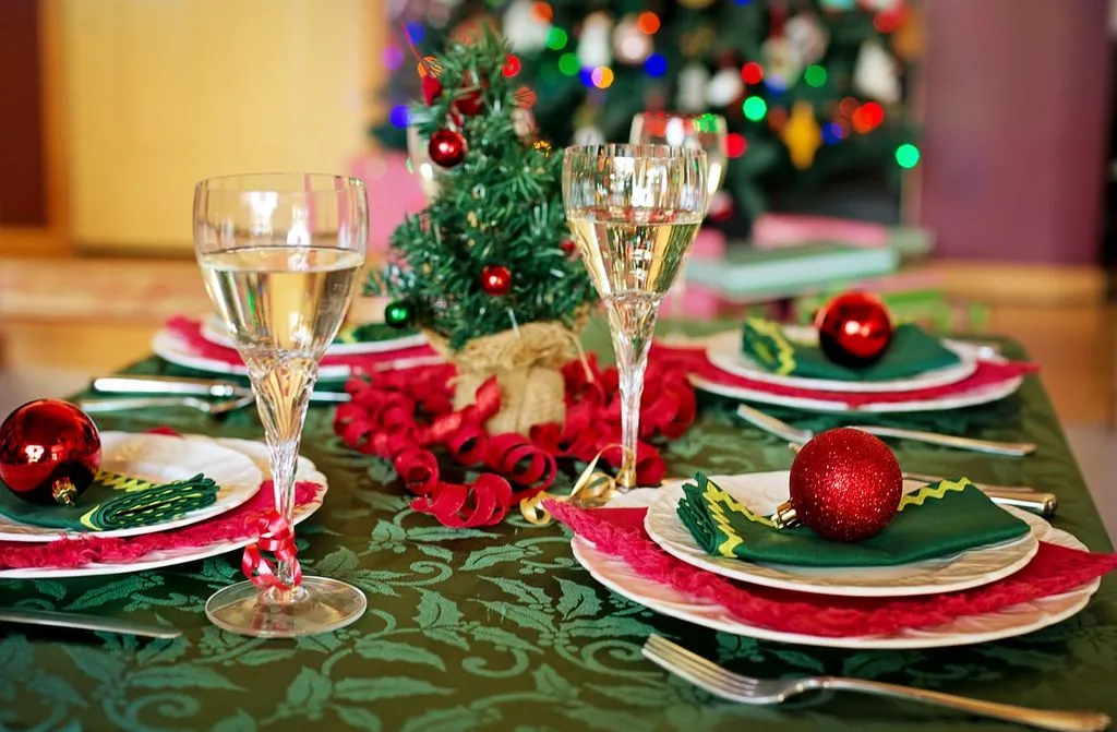 Elegant Festive Table Decoration Ideas for Christmas 2023